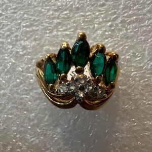 Size 6 7 green ring gold 14k electroplated vintage old stock cubic zirconia